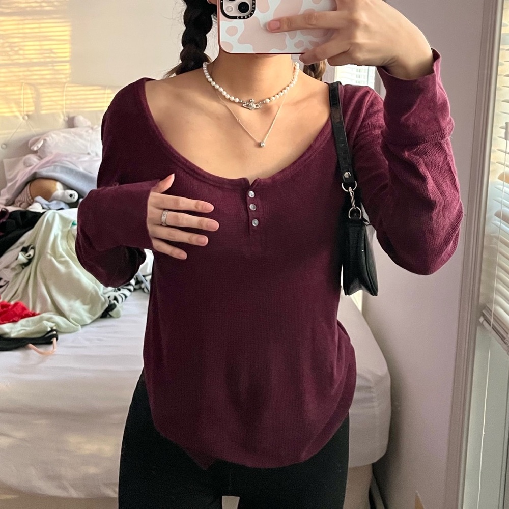 Y2K VINTAGE MAROON HENLEY SWEATER